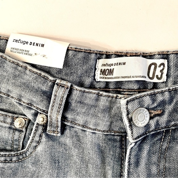 Refuge Vintage High Rise Light Wash Mom Jeans - Picture 6 of 11